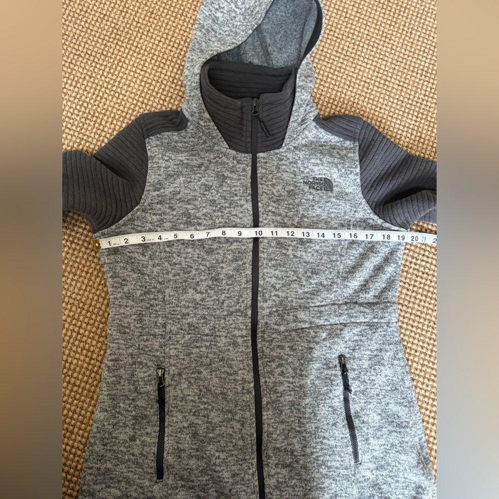 The North Face Medium Zip Up - Picture 3 of 8